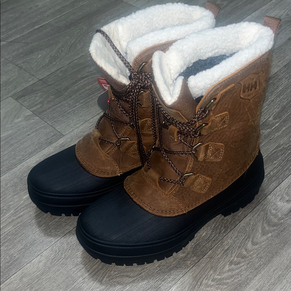 Helly Hansen women’s Black and Brown Snow Boots